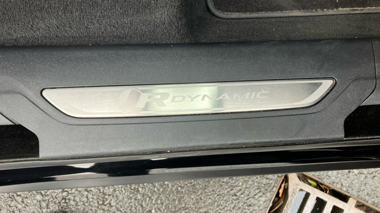 Land Rover Range Rover Velar 2.0 D200 R-Dynamic SE 5dr Auto Diesel Estate